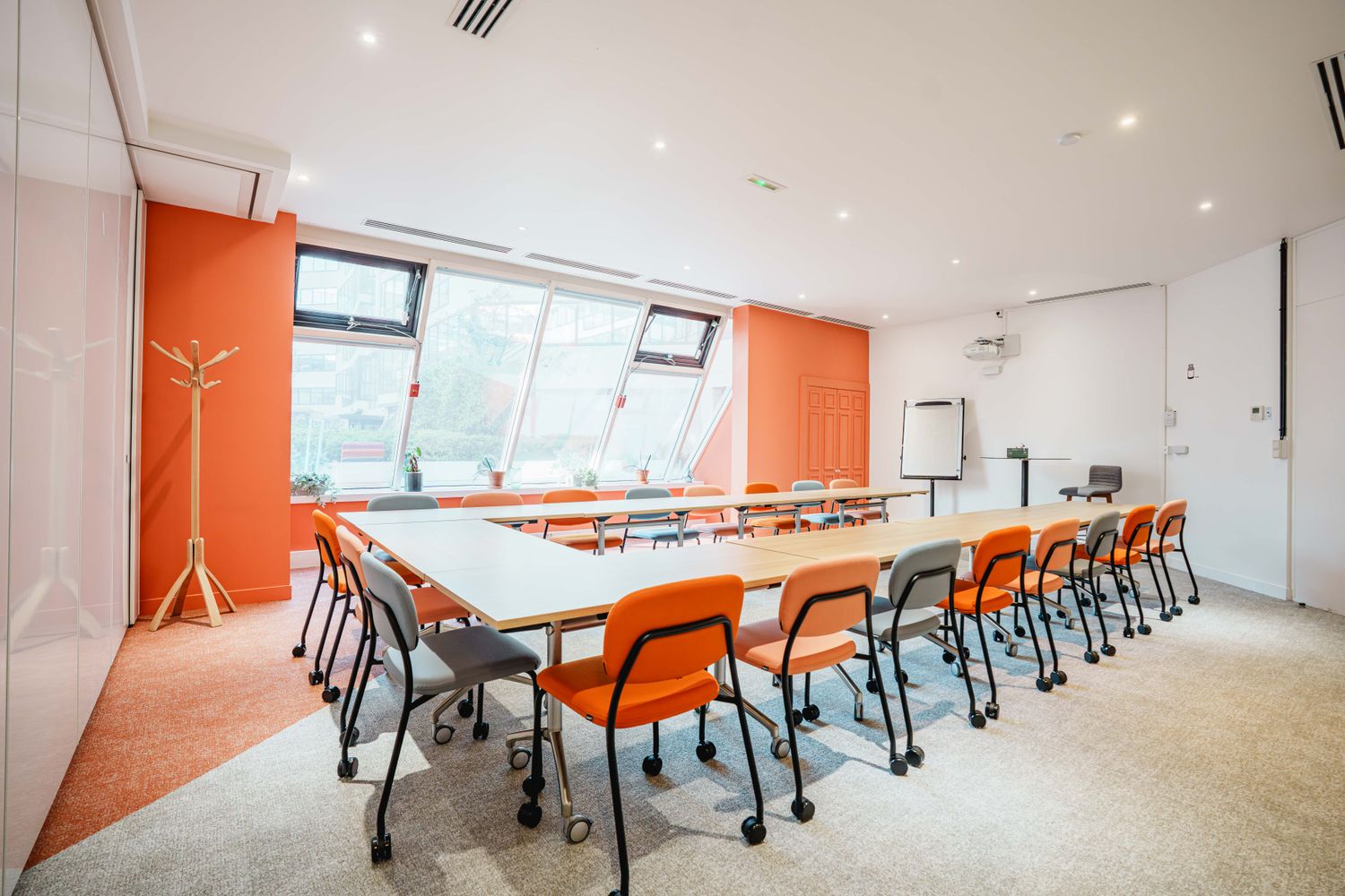 Salle de réunion - La Fac - 0E - 18pax