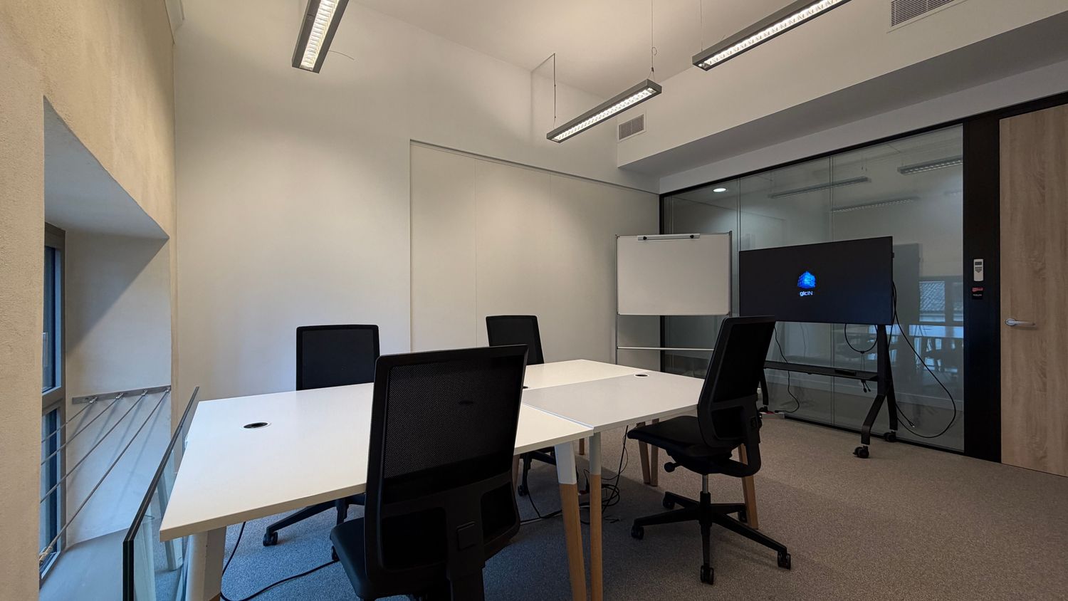 Bureau/Salle de réunion - 4 personnes